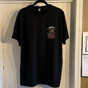 Men’s black tee size XL
